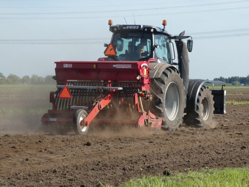 tractor-3859930_1920